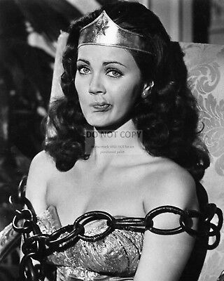 Lynda Carter As "Wonder Woman" - 8X10 Publicity Photo (Da-687)