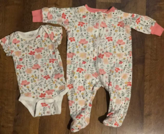 Lot of 2 Gerber Baby Girl Matching One Piece Sleeper/romper & Onesie 0-3 Months