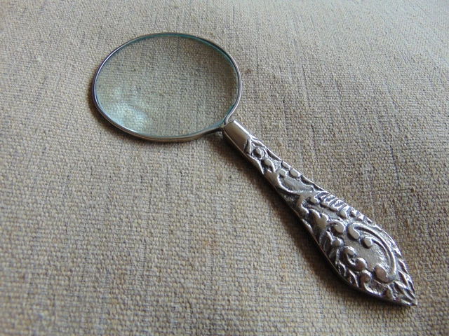 ORNATE SMALL MAGNIFIER - Very pretty handle