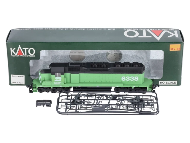 Kato 37-014 HO Burlington Northern SD-40 Powered Diesel Locomotive #6338 NIB