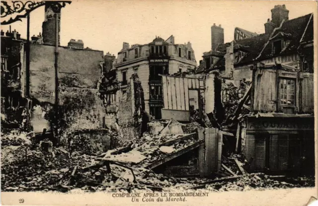 CPA AK Compiegne apres le Bombardement MILITAIRE (731492)