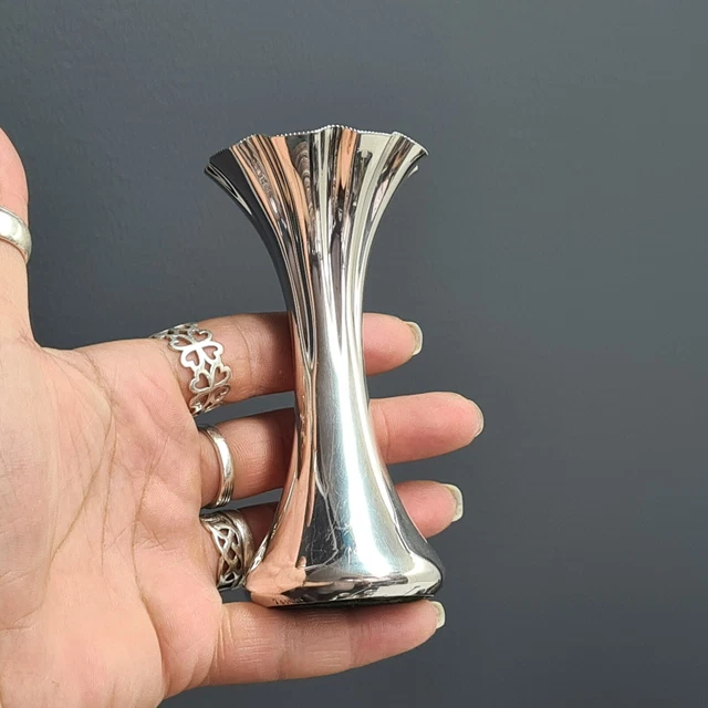 Vaso posy piccolo fiore argento sterling di Horace Woodward & Co Ltd 1906