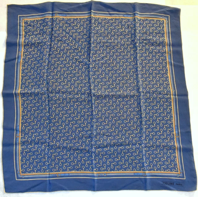 Foulard en soie à motifs de chaînes dorées de Celine, Vintage Circa 1980 - En vente sur France