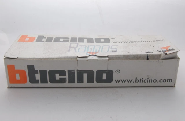 Cadre Bticino avec supports pour 18 modules livinglight