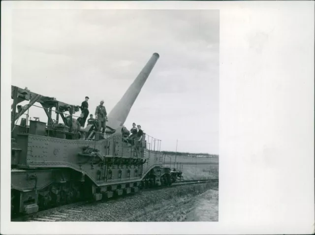 A heavy artillery cannon on a railway in the Fr... - Vintage Photograph 4898201