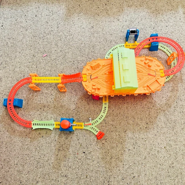 Thomas the train glow in best sale the dark track instructions