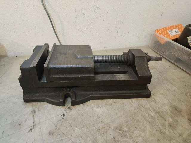 VINTAGE MACHINE VISE VINTAGE  6" MILLING MACHINE VISE w/HANDLE