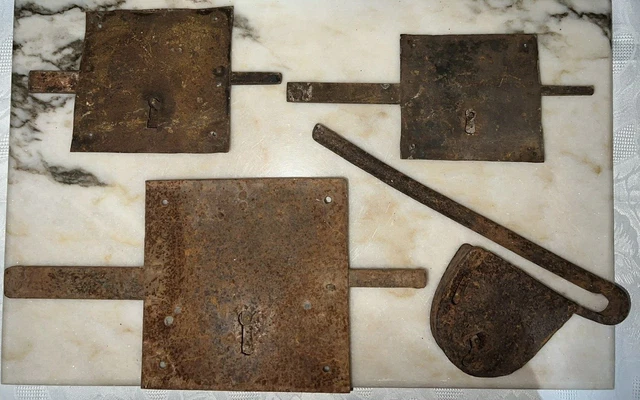 Blocco 4 pz. / Antiche serrature in ferro