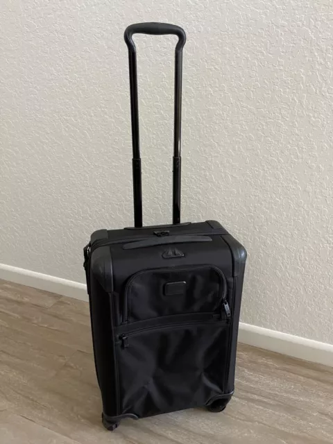 Gift TUMI 4 Wheel Extendable Carry-on suitcase 22x16x9x11x  - Black