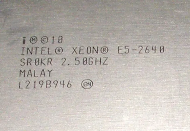 1 x Intel Xeon E5-2640 FCLGA2011 - 2,5-3 GHz Six Core Prozessor