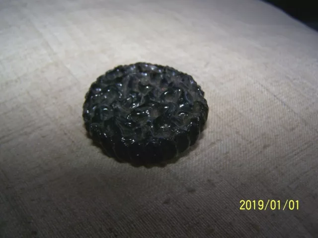 Ancien et gros bouton en résine aspect verre. Couleur noir et gris. N°58