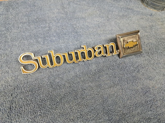 Chevrolet Suburban Rear Tail Gate Or Barn Door Emblem GM 14016626 2