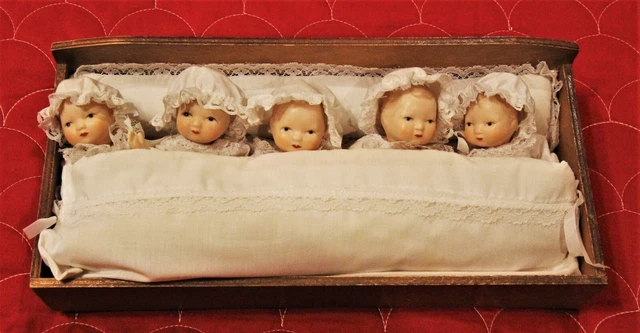 Vintage Dionne Quintuplets Porcelain Bisque 5" Dolls Dresses Hats Bed Excellent