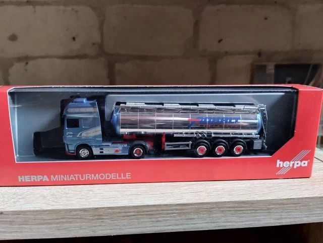 Camion Miniature DAF XF WIRTZ IBERIA - Échelle HO 1:87 - Marque Herpa - Neuf