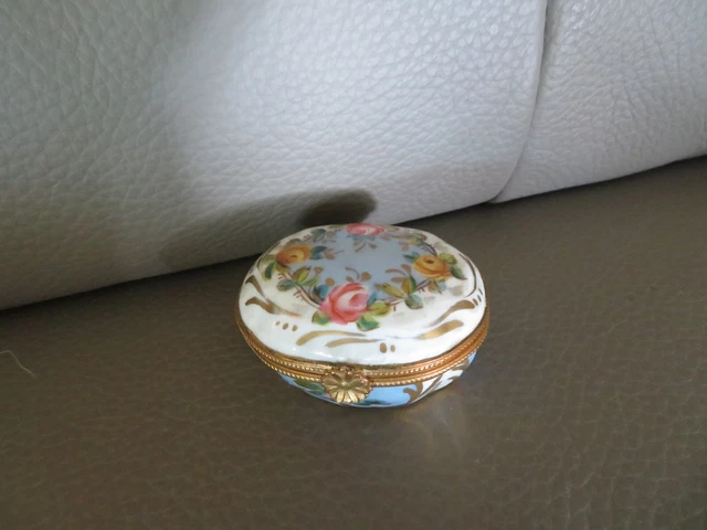 Boîte à Pilules Ancienne En Porcelaine De Sèvres, Peinte à La Main, Authentique