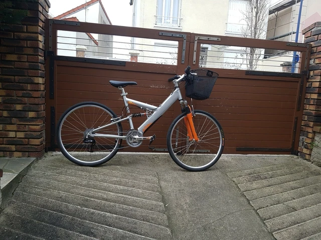 VELO VTT FEMME Tout Suspendu Etat Pratiquement Neuf tr s peu