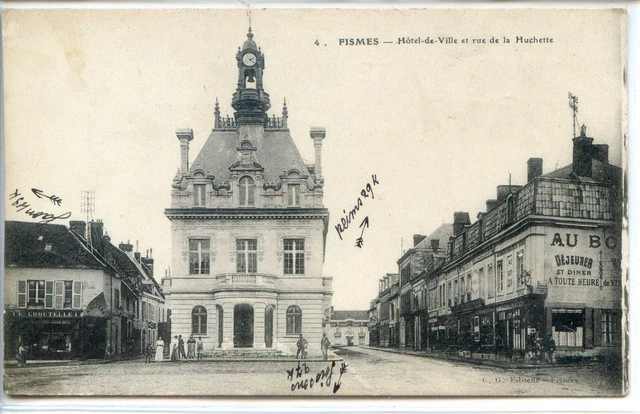 CP 51 Marne - Fismes - Hôtel-de-Ville et rue de la Huchette