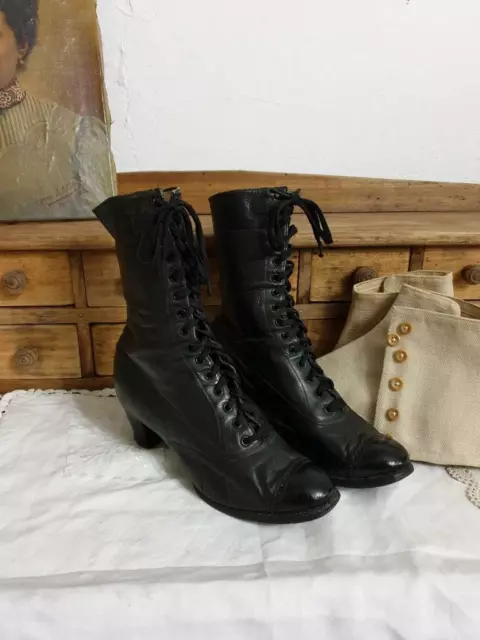 Paires de bottines - Chaussures de femme 19ème - Old Shoes 3