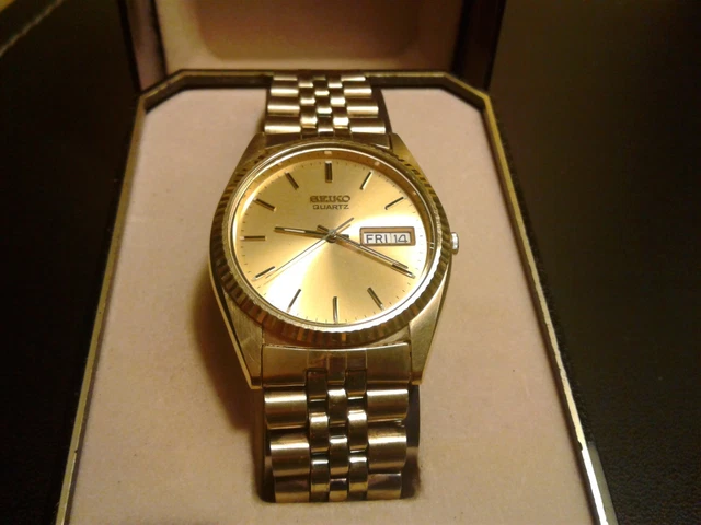yellow or gold dress Pulsar Day-Date Quartz V733-X029 – The Wrist Watcher main image 1