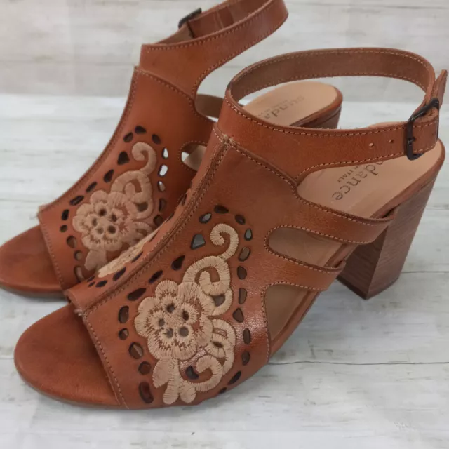 Sundance Embroidered Leather Heels Sandals Ankle Strap Tan Size 10 US/41 EU