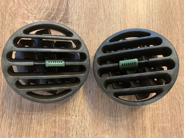 RENAULT TWINGO 1 en VERT CORIANDRE: 2 grilles d'aération centrale tableau  bord