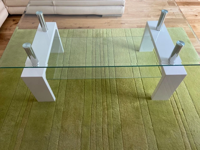 Modern white and glass Coffee table,100cm long x 60cm wide x 44cm high. 