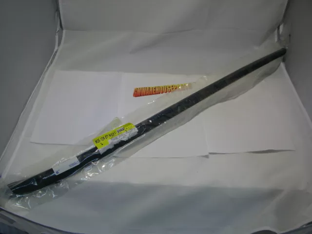 2008-2009 Pontiac G8 Drivers Side Windshield Reveal Molding New Gm #  92212084