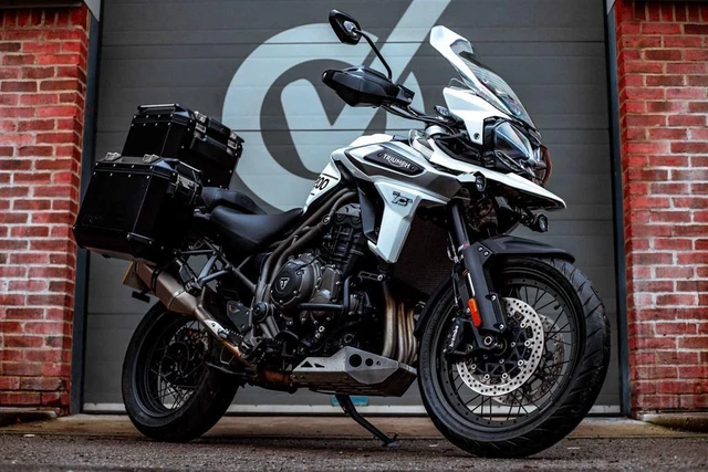 TRIUMPH TIGER 1200 EXPLORER XCA LOW MILES STUNNING 9 990.00