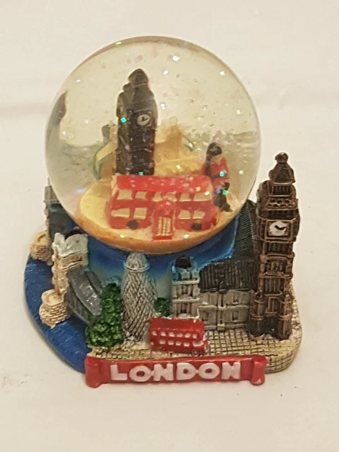 Schneekugel New York City Skyline – 8,9 Cm Hoch Mit Rockefeller Center & Freiheitsstatue