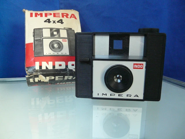 Lot de deux appareils photo français anciens Indo et Juni Boy