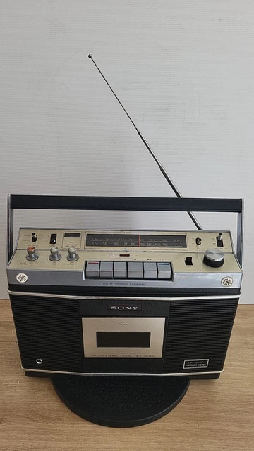 En panne, a Reviser: Poste Radio portable double cassette vintage SONY CFS- W301L