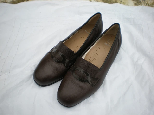 Escarpins Femme JB Martin En Cuir Noir à Boucles - Pointure 38.5 (T38 1/2) - Petits Talons - Neufs Sans Boîte