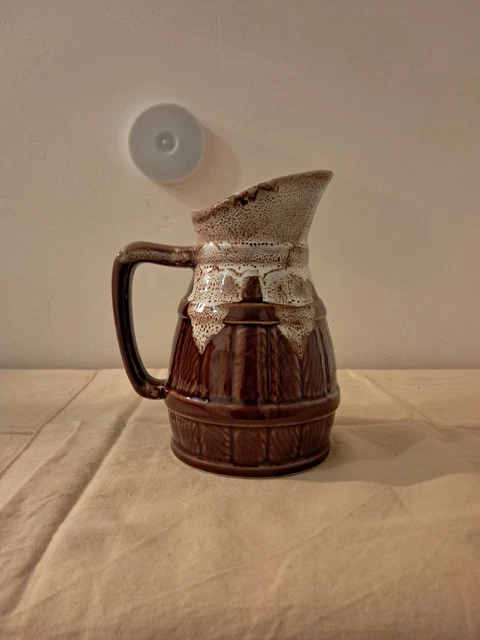 Pichet carafe à vin Bornier motif grappe de raisin feuilles