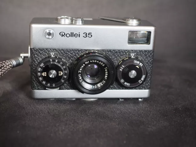 Rollei 35 con Carl Zeiss Tessar 1:3,5 f = 40 mm No. 4584386