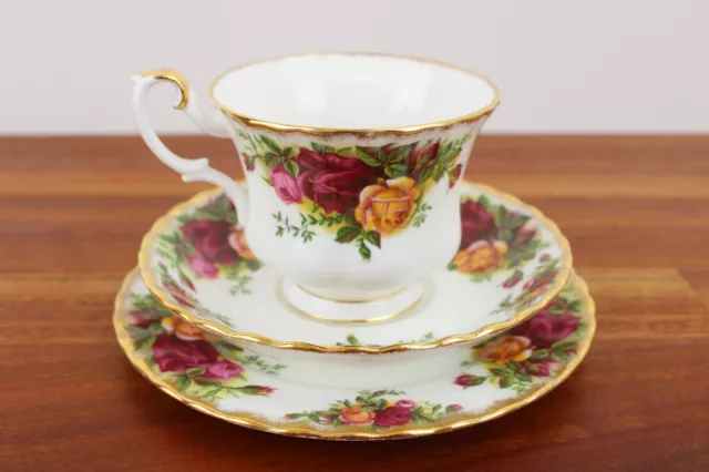 Vintage ROYAL ALBERT Old Country Roses Trio Set - Cup, Saucer & Side Plate