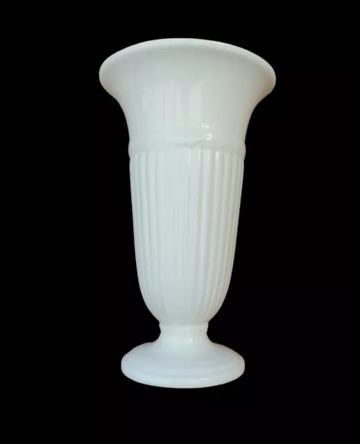 WEDGWOOD EDME CREAMWARE TRUMPET  VASE (approx 22 cm) In very good condition