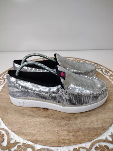 DC Women's Villain Pull-on Skate Shoe Chrome Sequins Size 8
