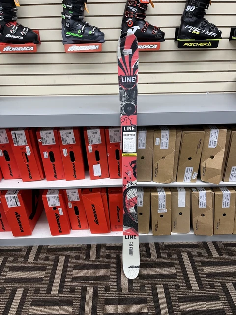 Line Honey Bee 155 cm 22/23 Freestyle Twin Tip Park Ski Line Honey Bee 155 cm 22/23 Freestyle Twin Tip Park Ski