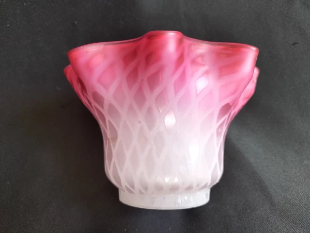 Lampe à Pétrole Vintage – Cuve Verre Rose Et Cheminé Verre, Complète, Décorative
