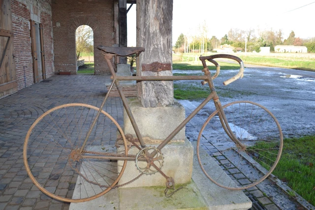 Vélo Ancien Ravat Femme Années 1950-1960 – Pour Pièces (non Fonctionnel)