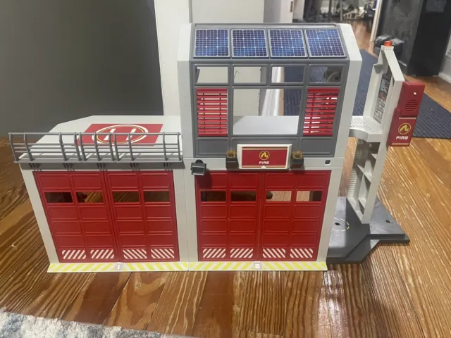 Playmobil 9462 City Action Fire Station - Incomplete But In Good Shape!