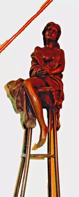 Statue De Femme En Bronze Sur Un Tabouret 2