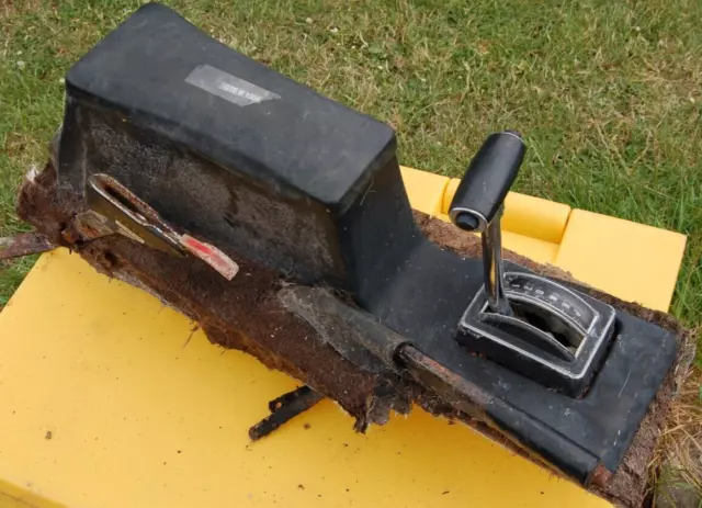 RELIANT SCIMITAR GTE - Centre Console - condition as shown - other bits JUST ASK