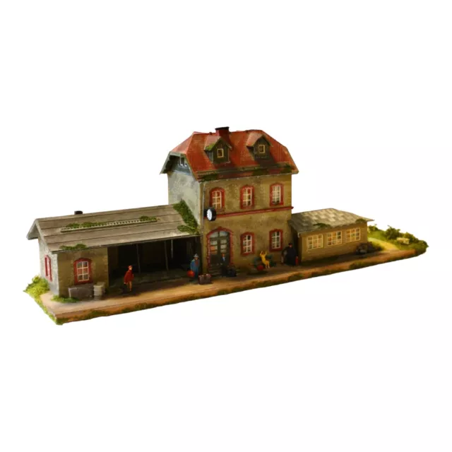 Diorama H0/1:87 Vollmer Bahnhof Landbahnhof +Figuren Modell patiniert#begrünt