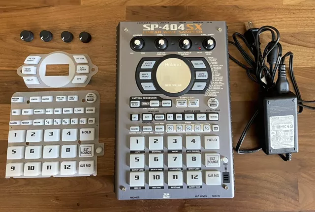 Roland SP-404SX Compact Linear Wave Sampler with Extra Pads & Knobs