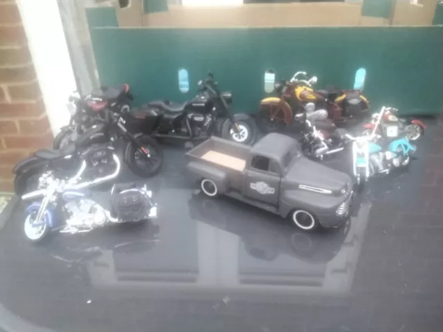 Maisto 1.24 Scale Harley Davidson Ford F1 Pick Up Plus Motorbikes X8