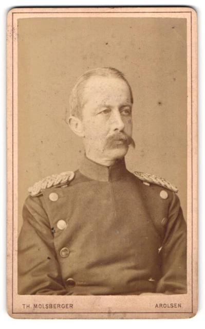 Fotografie Th. Molsberger, Arolsen, Portrait hessischer Offizier in Uniform mit