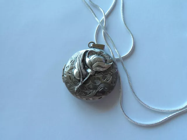 Antique Silver Color Floral Locket Round Small 18"