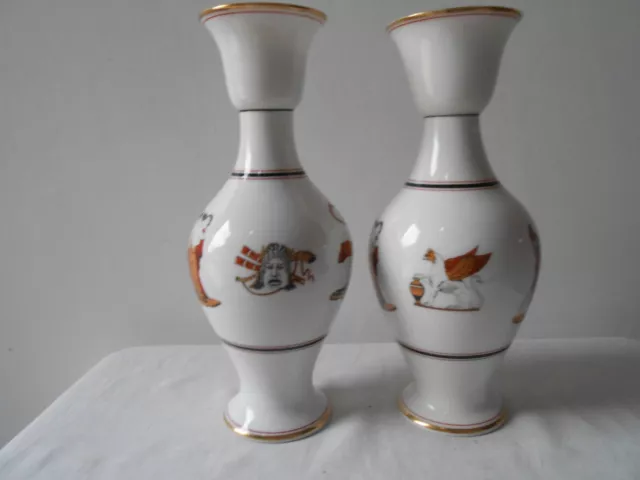 Paire anciens vases en porcelaine de Paris. XIXème. Antique ceramic vases