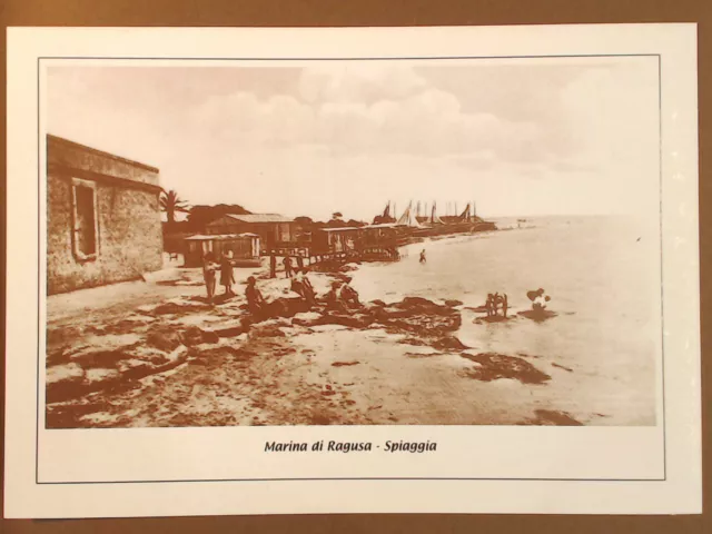 Riproduzione Cartolina Antica Di Marina Di Ragusa Spiaggia